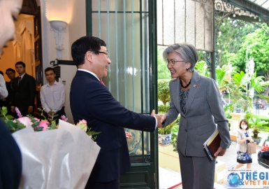 Phó Thủ tướng Phạm Bình Minh đón, hội đàm với Bộ trưởng Ngoại giao Hàn Quốc Kang Kyung Wha